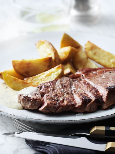 recipe image Biff med bearnaisesås och klyftpotatis