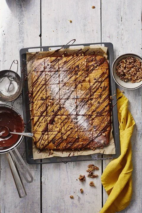 recipe image Banankaka med choklad & valnötter