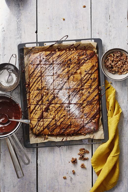 recipe image Banankaka med choklad & valnötter