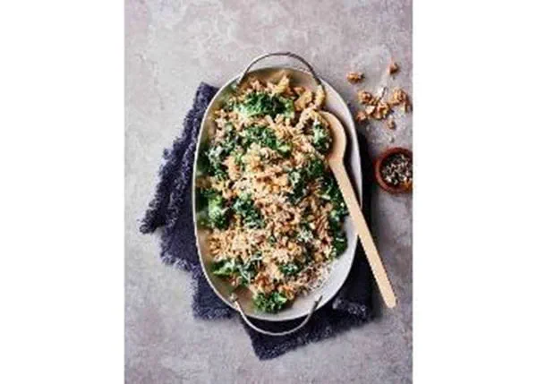 recipe image Grönkålspasta med valnötter och vitlök