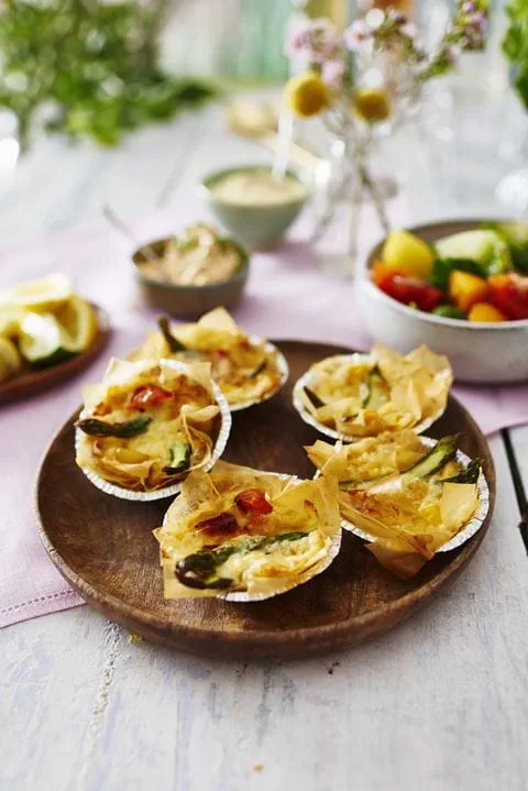 recipe image Filodegskorgar med sparris & tomat