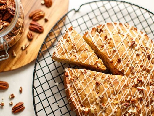 recipe image Höstig äppelpaj med pekannöt och lönnsirap