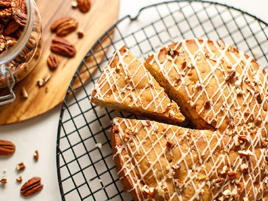 recipe image Höstig äppelpaj med pekannöt och lönnsirap